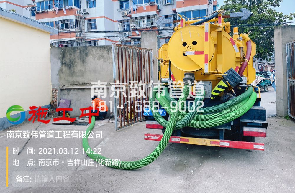 323锁一公厕化粪池清理